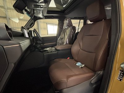 صورة 41 لـ 2024 Toyota LAND CRUISER 250