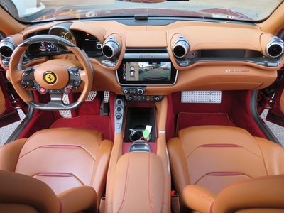 2019 Ferrari GTC4 LUSSO — фото 2