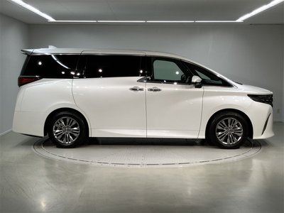 2025 Toyota ALPHARD photo 4