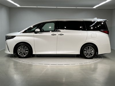 2025 Toyota ALPHARD photo 3