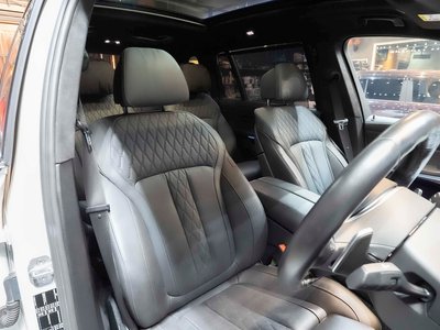 2021 BMW X7 photo 6
