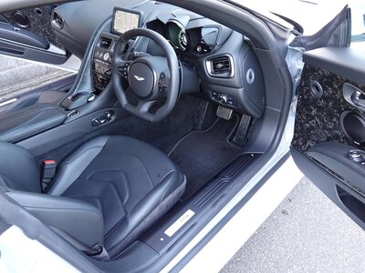 2019 Aston Martin DBS SUPERLEGGERA 照片 26