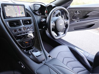 2019 Aston Martin DBS SUPERLEGGERA 照片 46