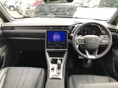 صورة 9 لـ 2026 Lexus LBX