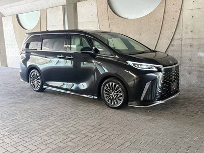 2025 Lexus LM photo 4
