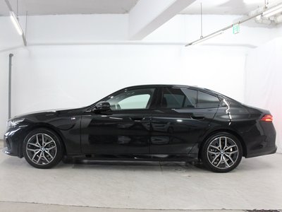 2024 BMW 5 SERIES photo 7