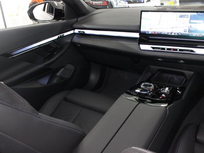 2024 BMW 5 SERIES thumbnail 40