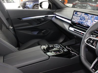 2024 BMW 5 SERIES thumbnail 39