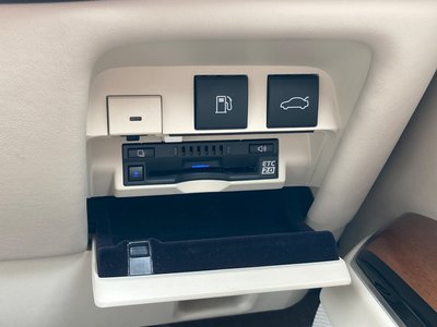 2021 Toyota CENTURY — миниатюра 26