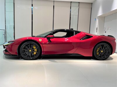 2021 Ferrari SF90 STRADALE 照片 32
