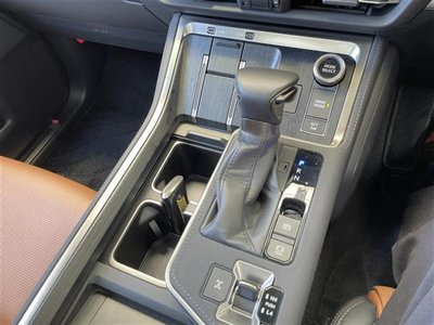 صورة 8 لـ 2025 Lexus GX