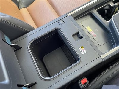 صورة 10 لـ 2025 Lexus GX