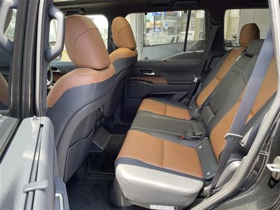 صورة 33 لـ 2025 Lexus GX