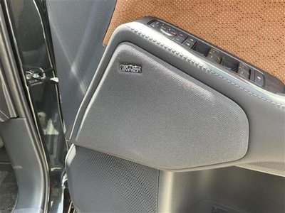 صورة 14 لـ 2025 Lexus GX