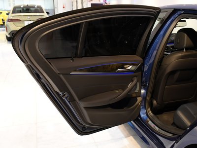 2021 BMW 5 SERIES thumbnail 32