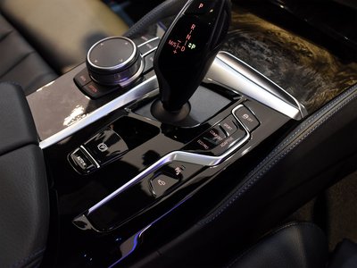 2021 BMW 5 SERIES thumbnail 31