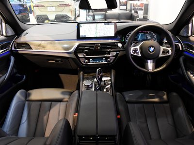 2021 BMW 5 SERIES thumbnail 28