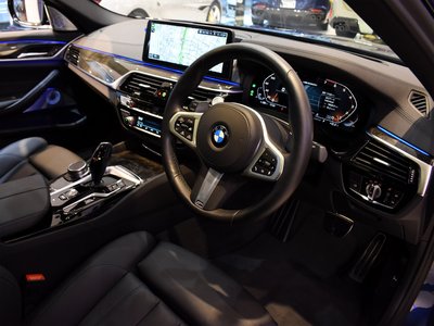 2021 BMW 5 SERIES photo 6