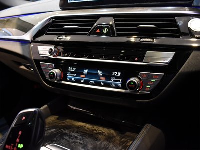 2021 BMW 5 SERIES thumbnail 26