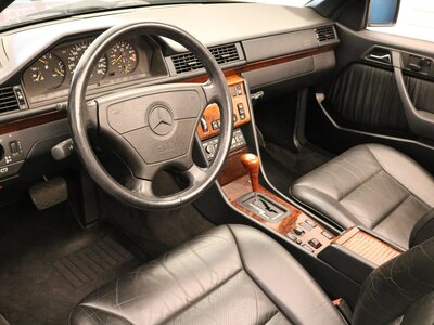 1993 Mercedes-BENZ E-CLASS — фото 7