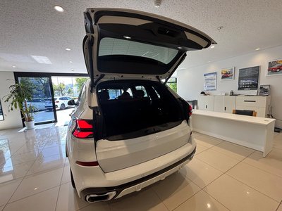 صورة 6 لـ 2025 BMW X5