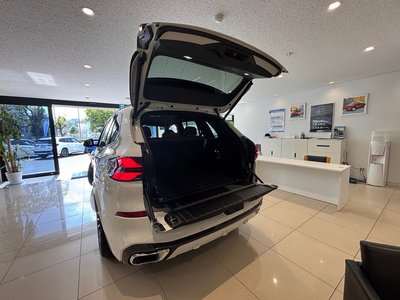 صورة 7 لـ 2025 BMW X5