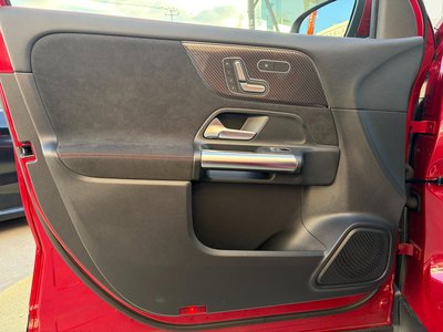 2025 Mercedes-BENZ GLA — миниатюра 35