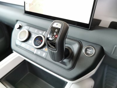 2025 LAND Rover DEFENDER — фото 16