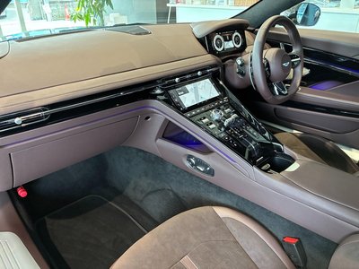 2025 Aston Martin DB12 — фото 13