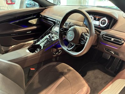 2025 Aston Martin DB12 — фото 14