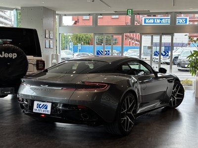 2025 Aston Martin DB12 — фото 2