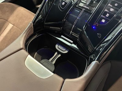 2025 Aston Martin DB12 缩略图 22