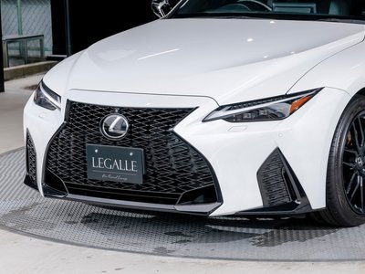 2024 Lexus IS photo 11