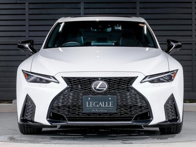 2024 Lexus IS thumbnail 27