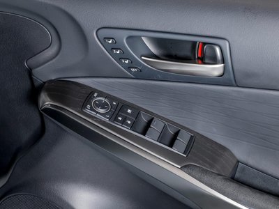 2024 Lexus IS thumbnail 21