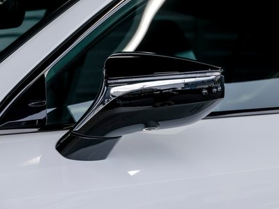 2024 Lexus IS thumbnail 38