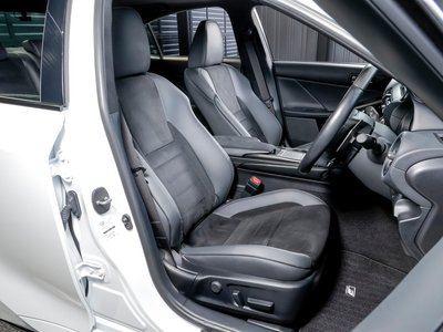 2024 Lexus IS photo 16