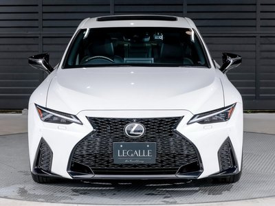 2024 Lexus IS photo 4