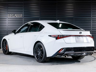 2024 Lexus IS thumbnail 32