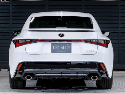 2024 Lexus IS photo 8