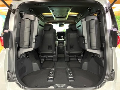 2025 Toyota ALPHARD — миниатюра 13