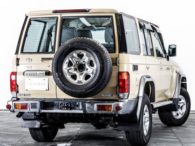 2015 Toyota LAND CRUISER 70 照片 3