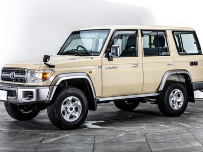2015 Toyota LAND CRUISER 70 照片 4