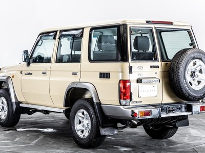 2015 Toyota LAND CRUISER 70 照片 32