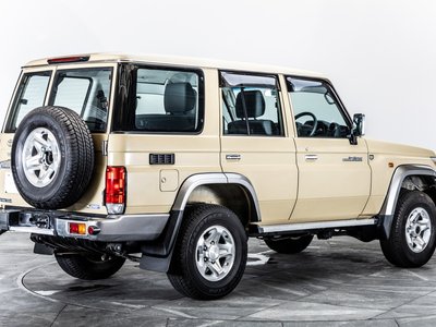 2015 Toyota LAND CRUISER 70 照片 30