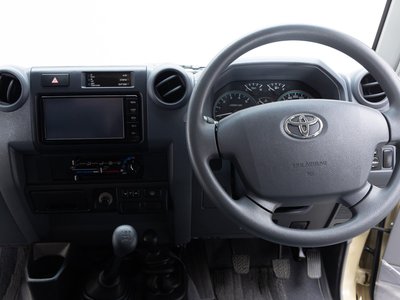 2015 Toyota LAND CRUISER 70 照片 43