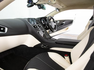 2017 Aston Martin DB11 缩略图 54