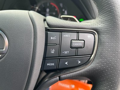 2021 Lexus LS thumbnail 24