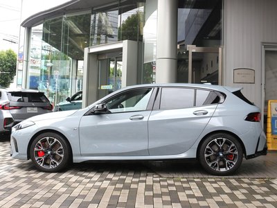 2026 BMW 1 SERIES photo 7