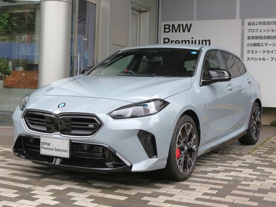 2026 BMW 1 SERIES photo 11